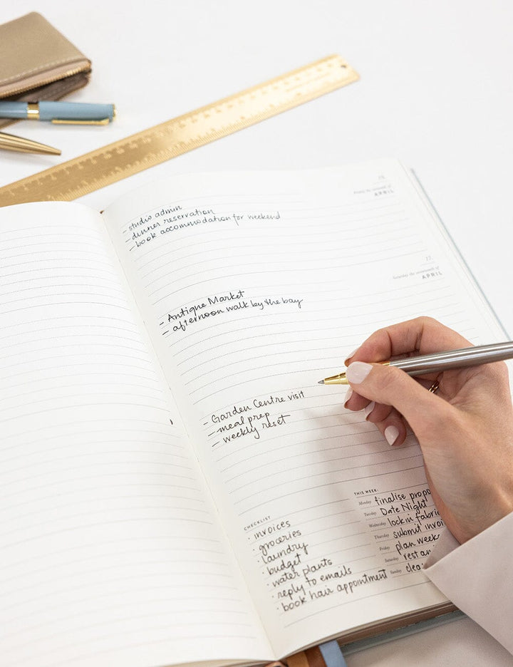 Bespoke Belvedere 2027 Desktop A4 Planner