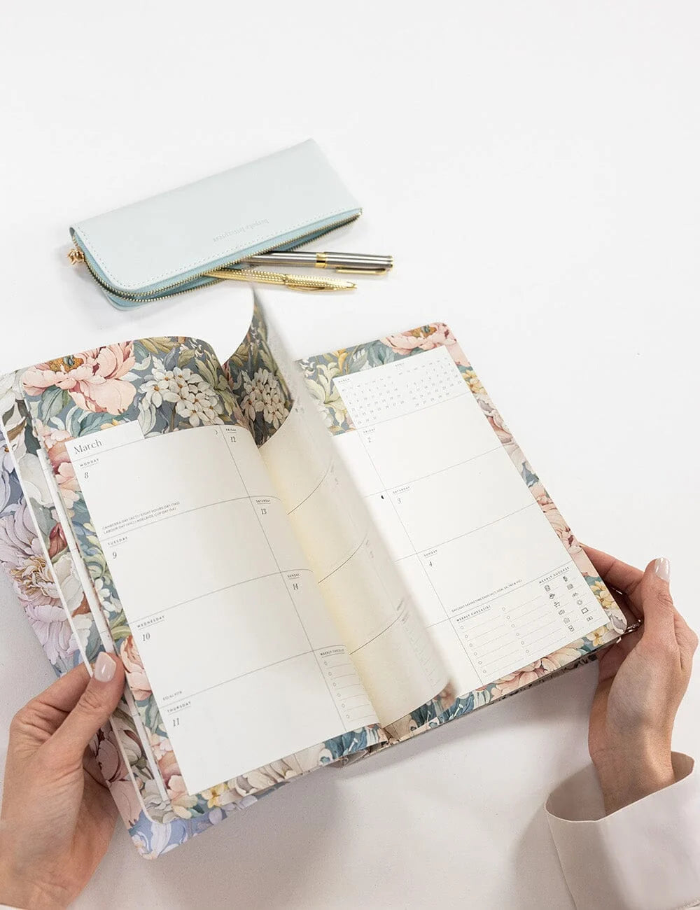 Bespoke 2027 Weekly Calendar Notebook