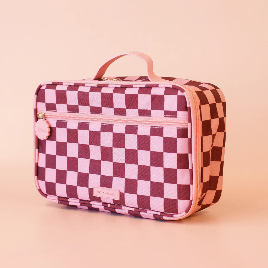 Checkered lunch bag with pink handle on a beige background