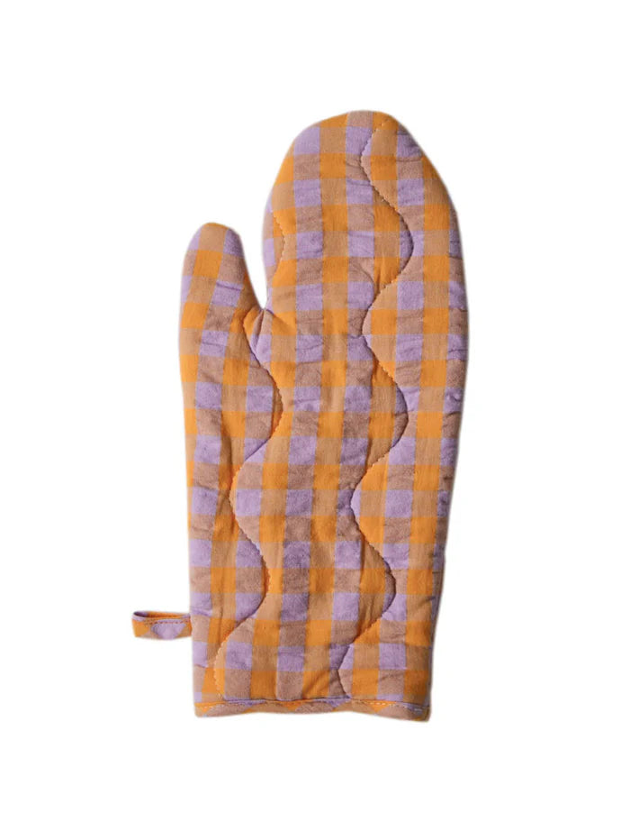 Oven mitt with check pattern in orange and purple on a white background