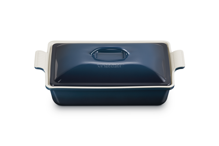 Blue rectangular baking dish with a lid on a white background
