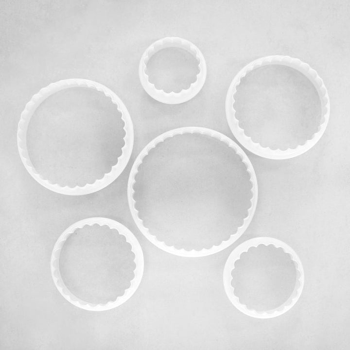 Loyal - Plain/Scalloped Round Cutters