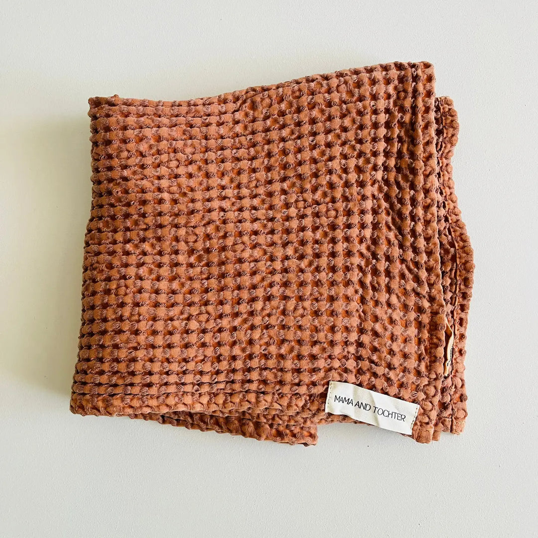 Mama & Tochter Waffle Tea Towel: Terracotta