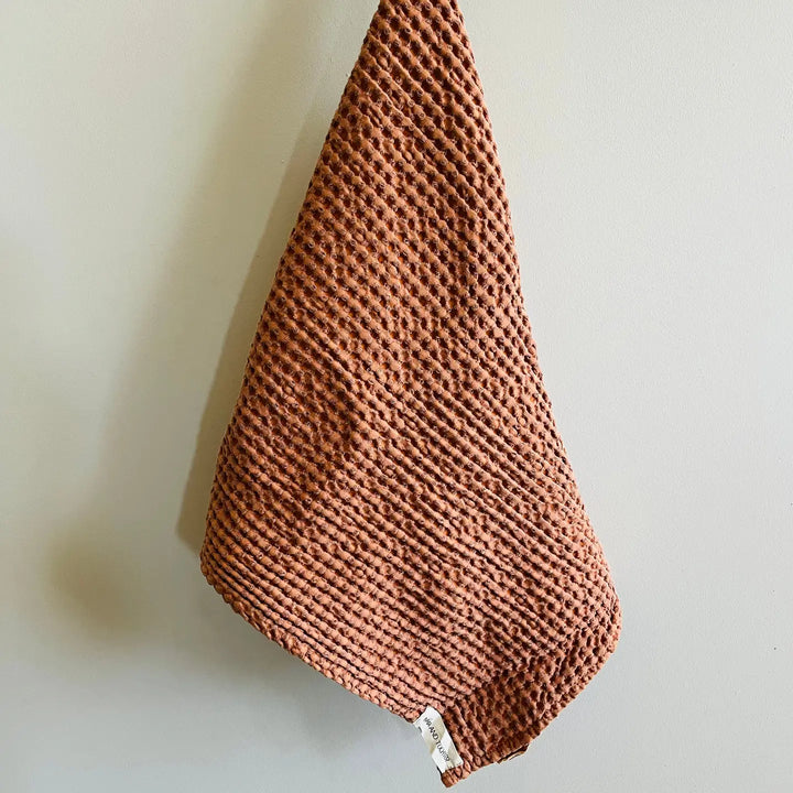 Mama & Tochter Waffle Tea Towel: Terracotta