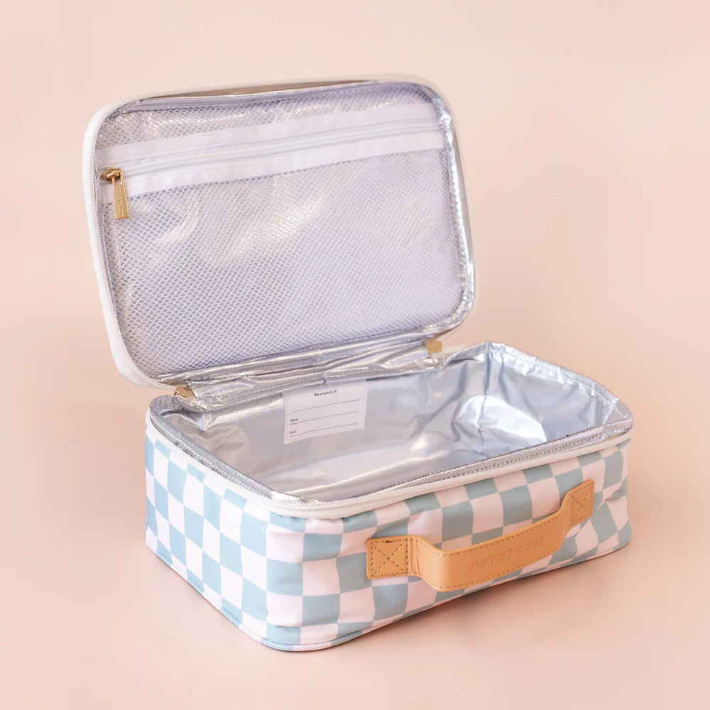 Checkered lunch bag with a clear lid on a beige background