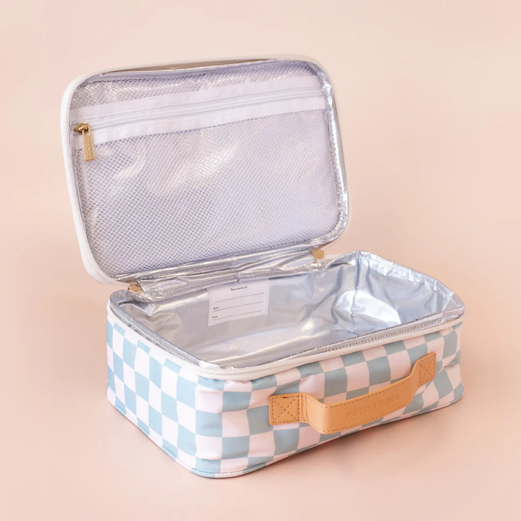 Checkered lunch bag with a clear lid on a beige background